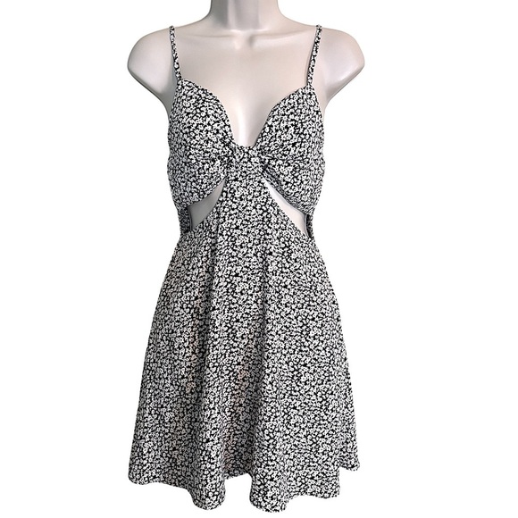 Daisy Floral Print Black and White  Cut Out Y2k Mini Dress Smocked Nwt Size S - Picture 1 of 11